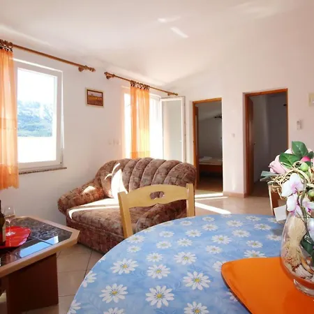 Apartamento In Mit Eigenem Balkon By Interhome