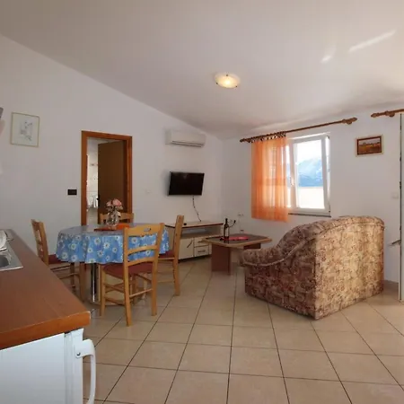Apartament In Mit Eigenem Balkon By Interhome