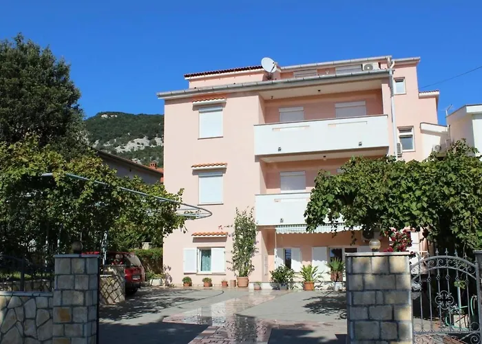 Apartment In Mit Eigenem Balkon By Interhome